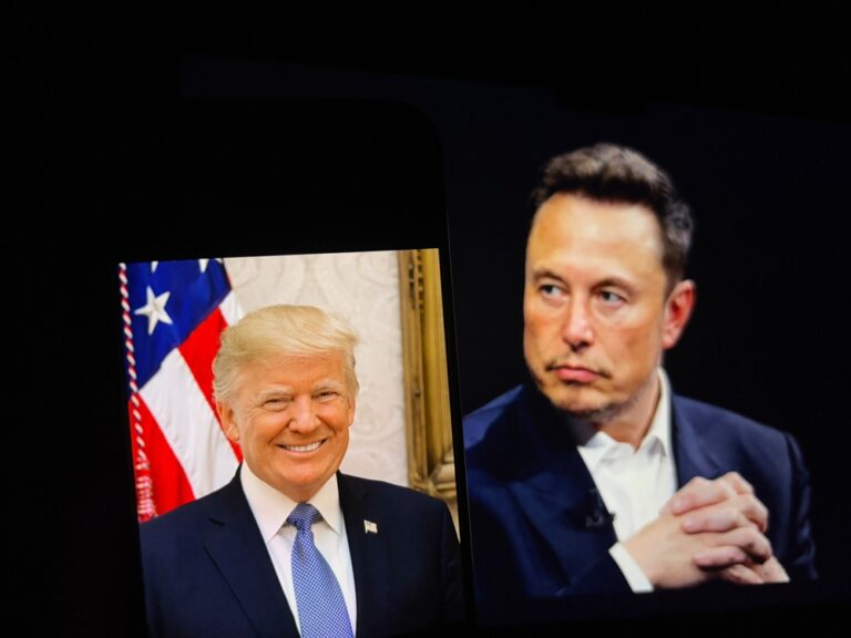 Musk & White House Address Alleged Govt Resignation
