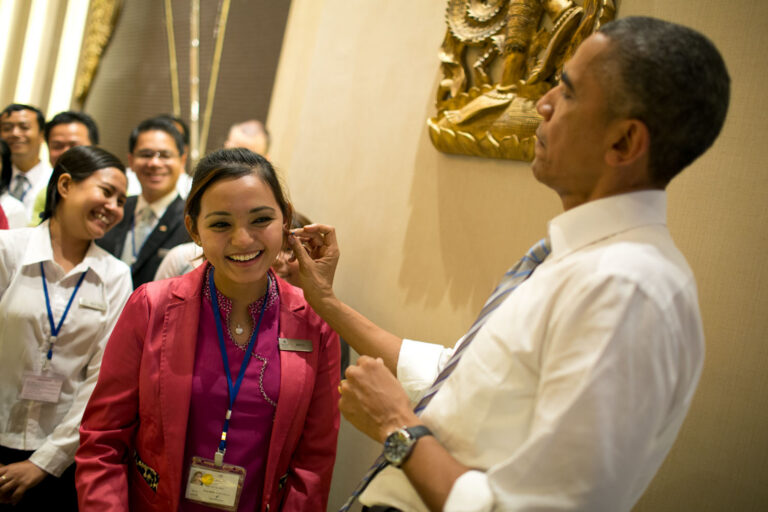 RULES FOR RADICALS Found In Obama Center Gift Shop SPARKS FURY