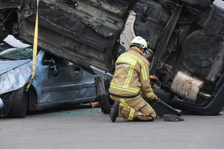 Featured image related to Florida driver applying deodorant crashes pickup, ends up on concrete barrier, FHP says
