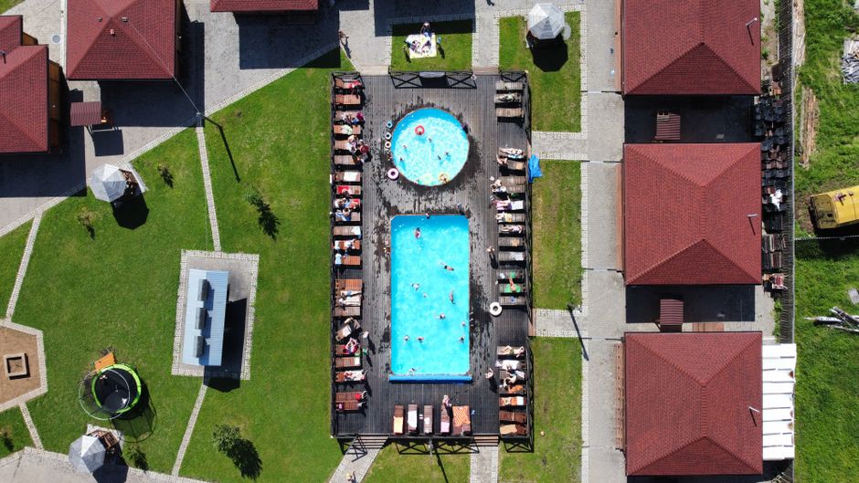 Featured image related to Suspect hospitalized after injuring himself following fight at Southside apartment pool, JSO s