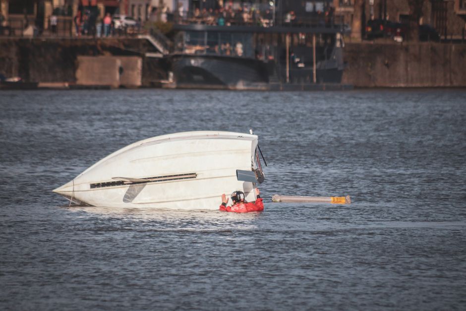 Featured image related to 3 teenagers safe after boat capsizes near Port Everglades
